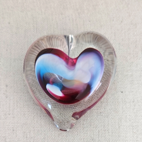 PAPERWEIGHT BLOWN GLASS HEART - Picture 1 of 3